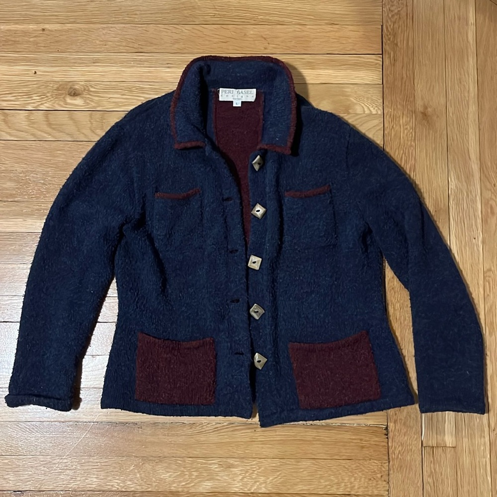 Wool feeling sweater with square buttons